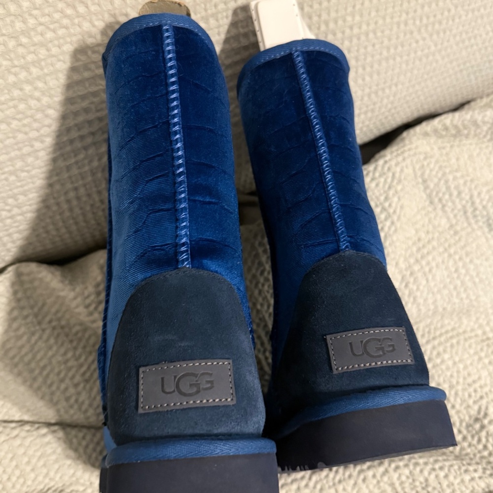 Authentic Rare Blue Velvet Uggs Women’s Sz 8 - Picture 5 of 8